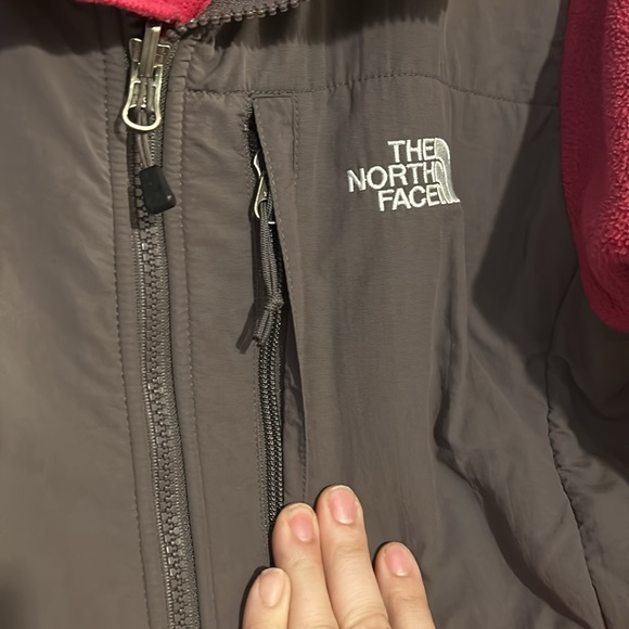 Woman’s Northface Jacket - Picture 5 of 6